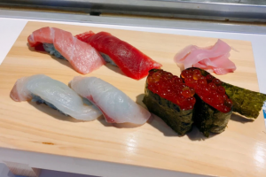 Nhà hàng Nhật Bản cho phép khách hàng làm việc 50 phút để trả tiền cho bữa ăn của mình!
